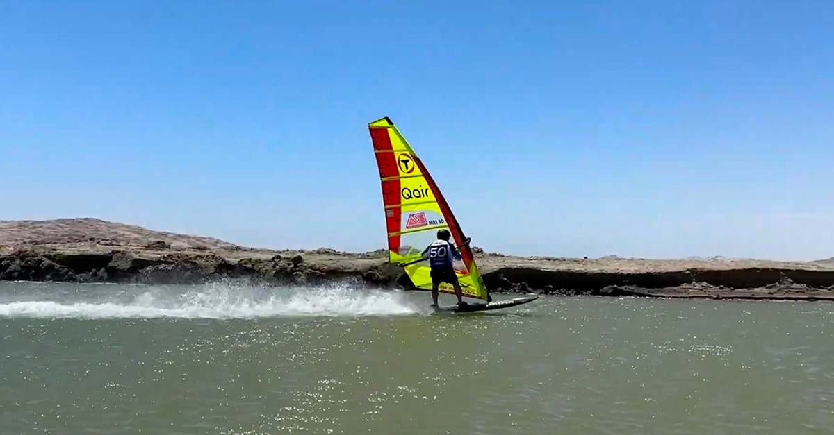 Photo de Régis Lesieur, véliplanchiste sponsorisé par Qair, au Lüderitz Speed Challenge de Namibie