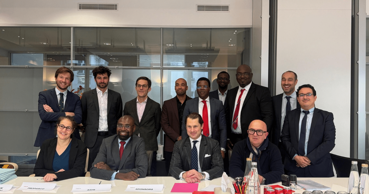 Scarlett Carré de Malberg (Proparco), Wale Shonibare (Banque africaine de développement), Louis Blanchard (Qair Group) and Marc Galinier (Qair Africa) signing the first disbursement of a €37.9 million for Chad's hybrid solar projects surrounded by their teams.